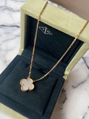 Van Cleef & Arpels White Necklace ✨